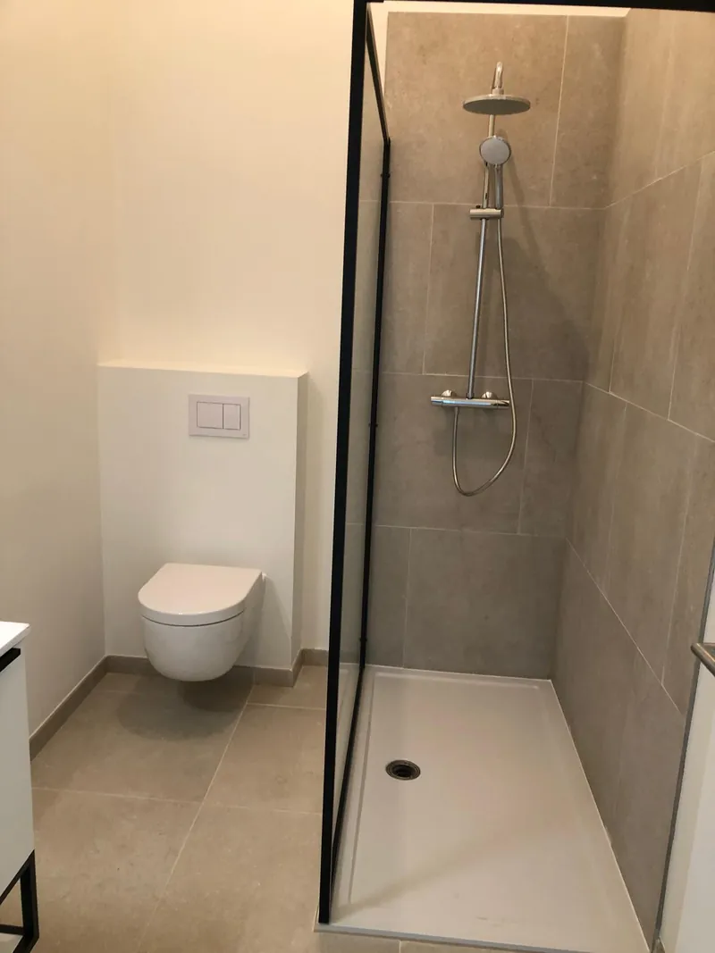 Badkamer en douche uitgevoerd door Alisan BV in regio Antwerpen